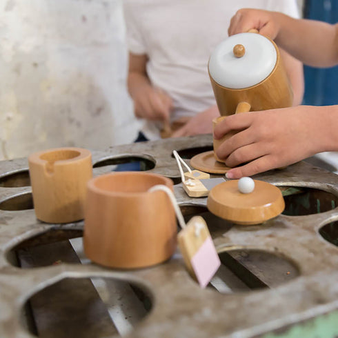 MAKE ME ICONIC - Toy Tea set